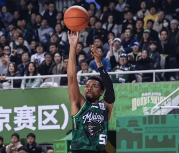 500彩票网官方-同曦双核齐爆是真恐怖!汉兹+郭昊文轰74分,攻坚拉满却无缘集训