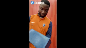 500彩票-挺标准的！奥斯卡接受直播吧颁奖，用中文说：直播吧，快人一步